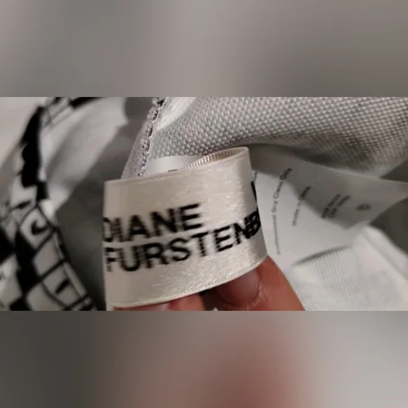 Diane Von Furstenberg Tote Bag 50th Anniversary Crossword Print Large Packable - Picture 8 of 13